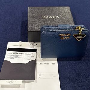 Beautiful brand new Prada wallet